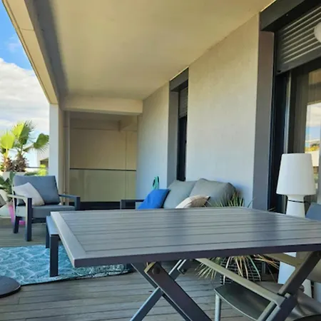 Beautiful T2 With Pool - Near Apartment