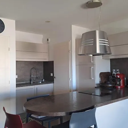 Apartment Beautiful T2 With Pool - Near