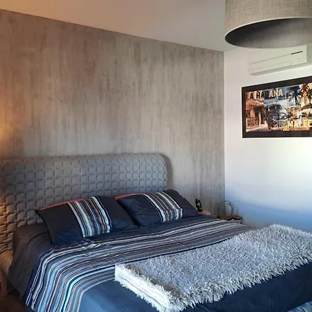 Beautiful T2 With Pool - Near Apartment *